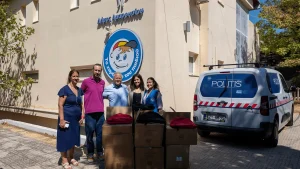 politis to xamogelo tou paidiou outdoor advertising ooh DOOH Greece CSR social responsibility