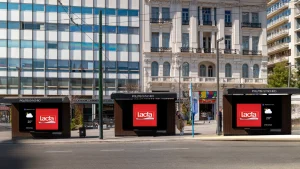 lacta αγιος βαλεντινος υπαιθρια διαφημιση σταση λεωφορειου συνταγμα